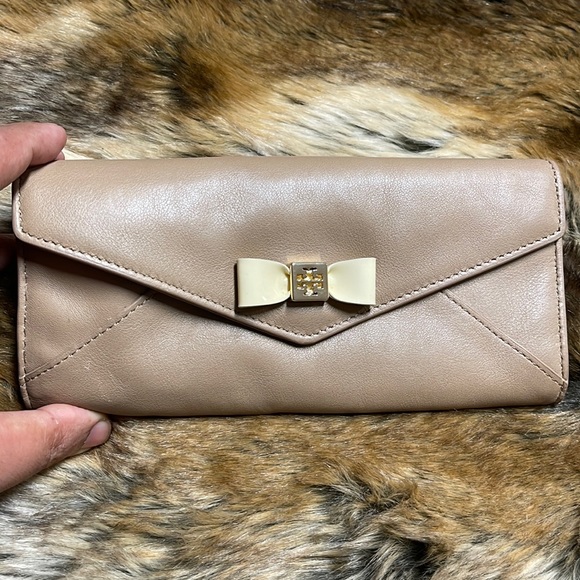 Tory Burch wallet - Picture 1 of 14